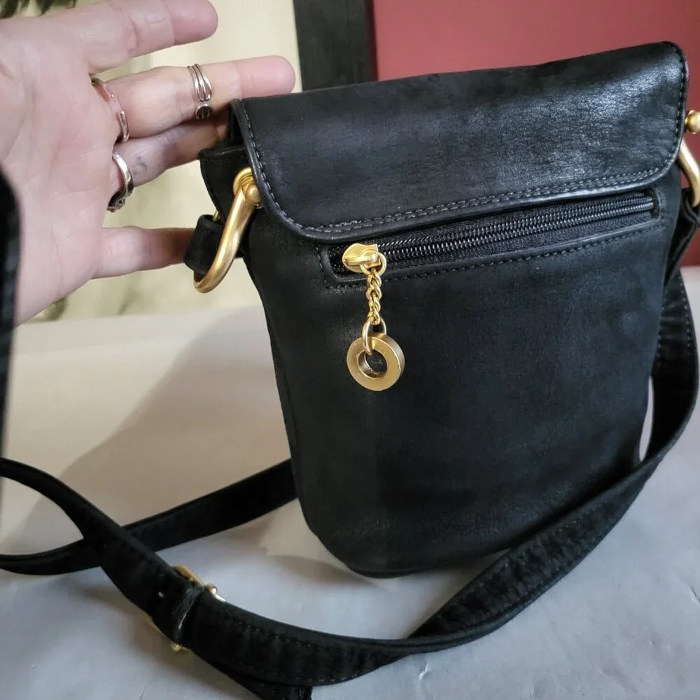 VINTAGE PARK AVENUE INTERNATIONAL BLACK LEATHER SUEDE CROSSBODY BAG